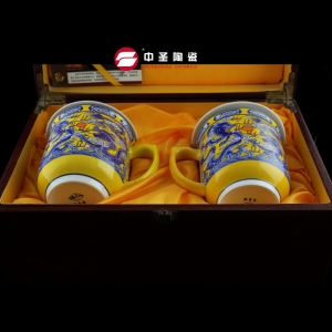 骨瓷釉中彩黄（青）龙双杯碟ZS00190