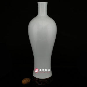 观音尊——中圣青玉骨瓷瓶